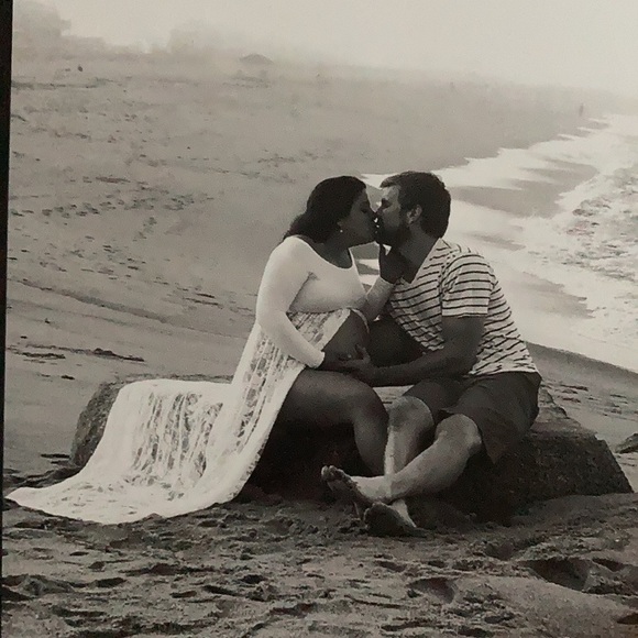 Lace maternity long sleeve open split gown - Picture 9 of 10